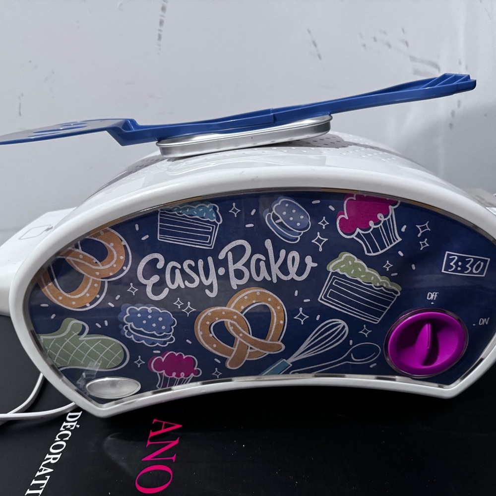 EASY BAKE OVEN